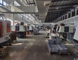 空のアルミハウジング