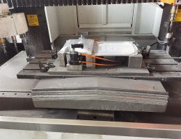 led照明穴が作る